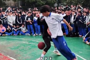 “别人是嘉豪球风装高手，他是高手装嘉豪！？！？”#肖他